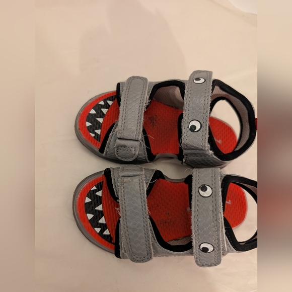 Carter's Toddler Boy Gray and Red Shark Sandals in Size 7 - Picture 6 of 10